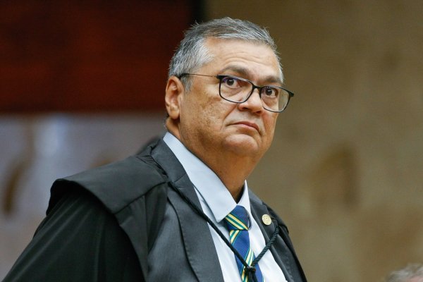 Dino autoriza terceiro inquérito contra Lulinha no STF