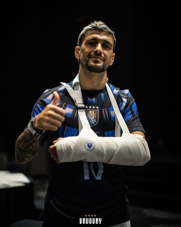 Arrascaeta passa por cirurgia com sucesso e tem previsão de retorno de até oito semanas