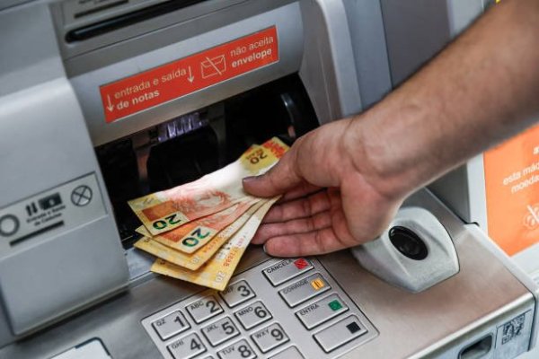 R$1,4 bilhão ainda está em contas de apostadores após suspensão das bets