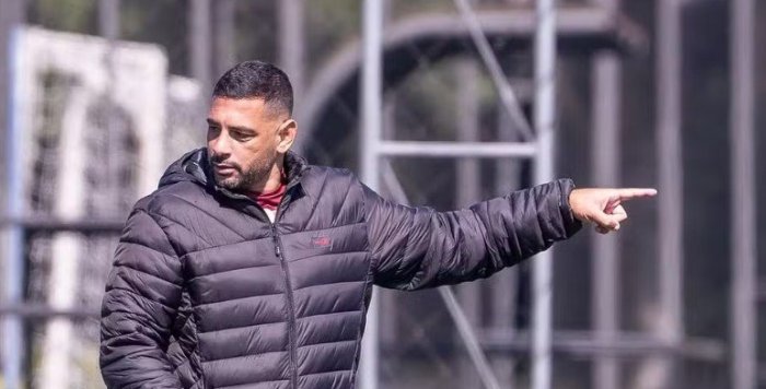 Diego Souza tem registro de técnico cancelado pela CBF após investigação sobre licença falsa