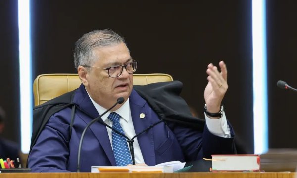 Flávio Dino determina investigação da PF sobre possível interferência estrangeira nas eleições brasileiras