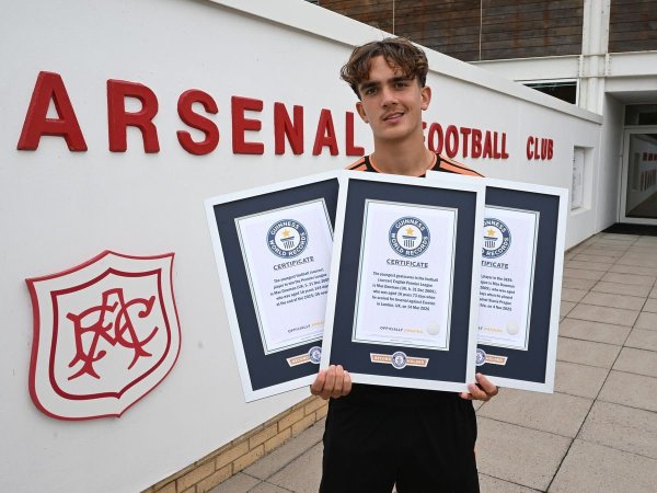 Max Dowman recebe três recordes do Guinness antes dos 17 anos