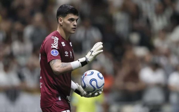 Gabriel Brazão passará por cirurgia e deve desfalcar Santos até 2027