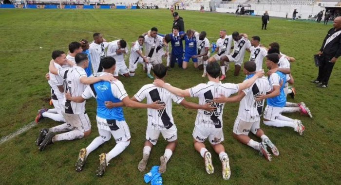 Ponte Preta encerra jejum histórico e jogadores comemoram com emoção