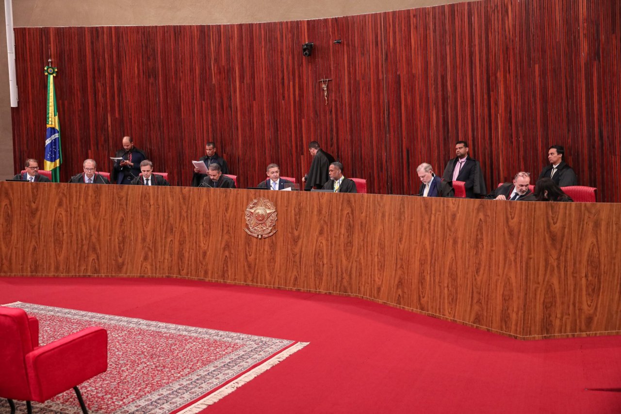 TSE tem 3 a 0 para proibir postagens sobre fake news de Nossa Senhora