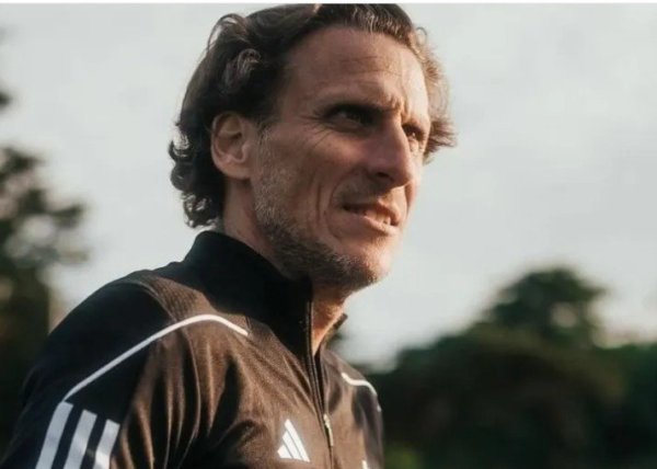 Forlán anuncia primeira pré-lista como técnico do Uruguai