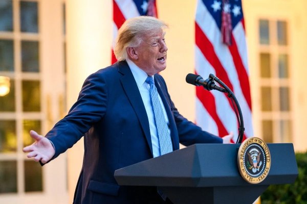Trump volta a questionar eleições no Brasil durante comício no Texas