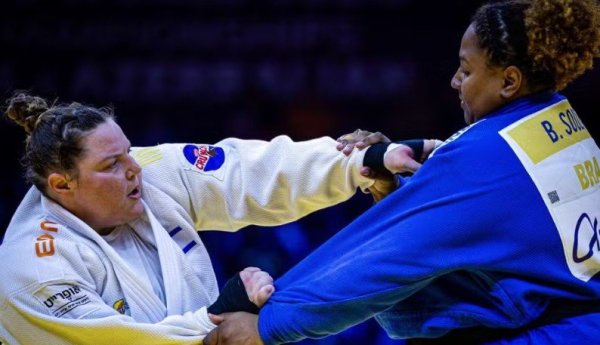 Beatriz Souza vence campeã olímpica, mas perde revanche contra rival de Paris e termina Mundial em 7º lugar