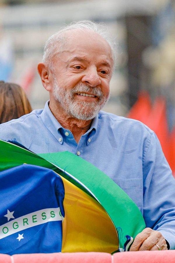CNN Brasil: Lula avalia participar de último debate do primeiro turno na TV