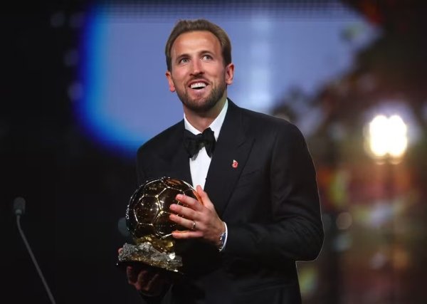 Harry Kane é eleito o melhor jogador do mundo e ganha a Bola de Ouro