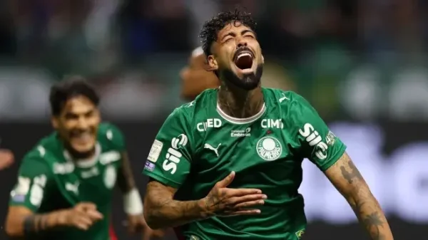 Clássicos do Brasileirão tem goleada do Palmeiras, Flamengo na liderança e empate no Gre-Nal
