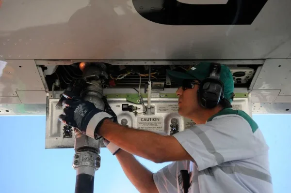 Petrobras reajusta em 13,9% preço do querosene de aviação