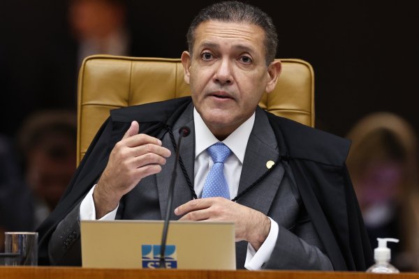 Nunes Marques defende moderação após sessão marcada por tensão no STF
