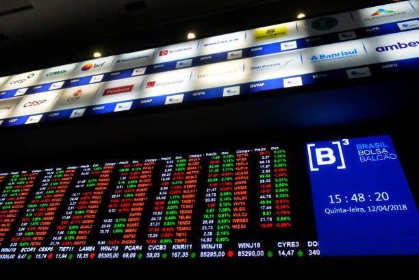 Ibovespa despenca 13,88% e dólar dispara após reeleição de Lula