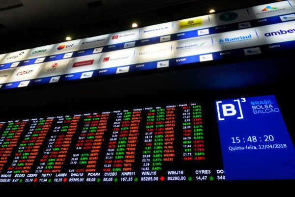 Ibovespa despenca 13,88% e dólar dispara após reeleição de Lula