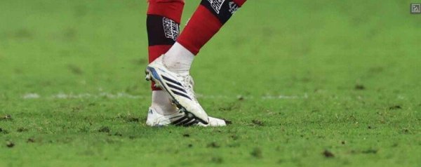 Léo Ortiz critica gramado do Maracanã e admite que campo ruim dá razão a quem defende o sintético