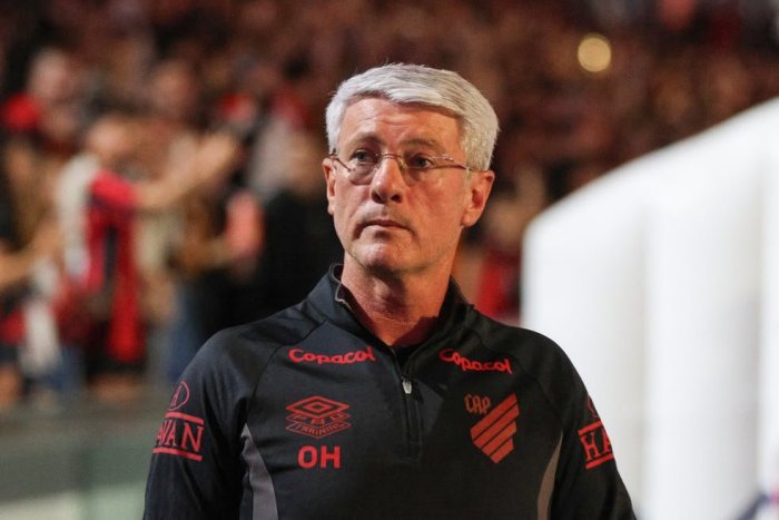 Odair Hellmann é suspenso por quatro jogos pelo STJD e Athletico vai recorrer