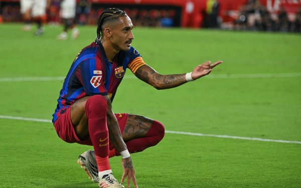 Raphinha supera marca de Messi e fica a um gol de recorde de Cristiano Ronaldo