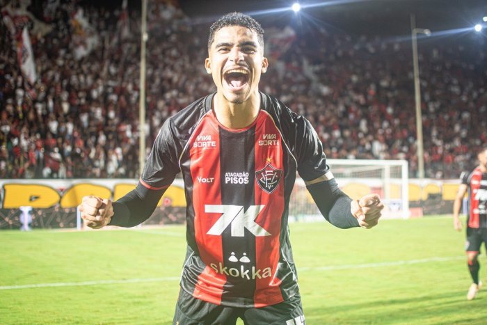 Com gol de Renê, Vitória volta a vencer no Brasileirão e aumenta drama do Grêmio