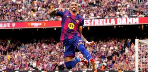 Raphinha encaminha renovação com o Barcelona até 2030