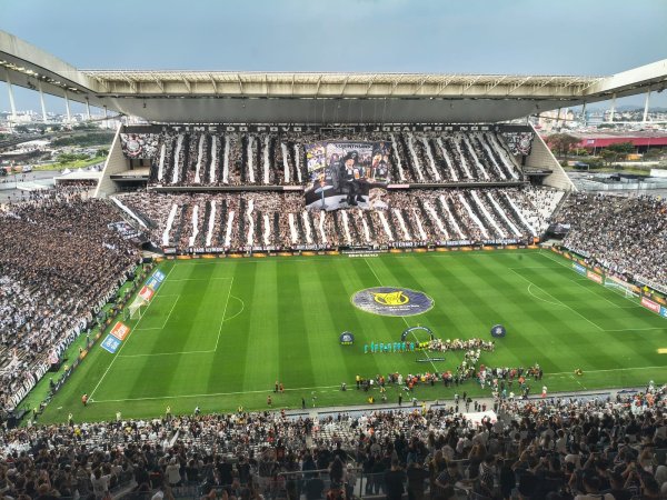 Postura de Osmar Stábile na crise financeira do Corinthians incomoda jogadores