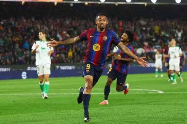 Gabriel Jesus ganha destaque na Espanha após início promissor no Barcelona