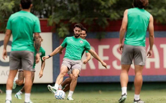 Martinelli volta a treinar com bola e aumenta esperança do Fluminense para decisão contra o Palmeiras