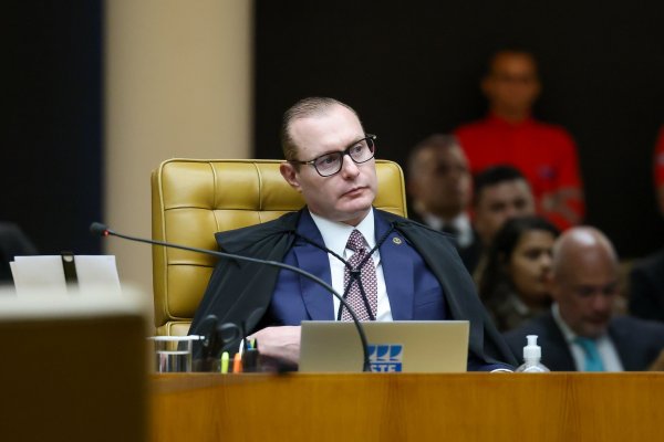 Lobista afirma ter tratado de interesses do Master com Zanin em jantar