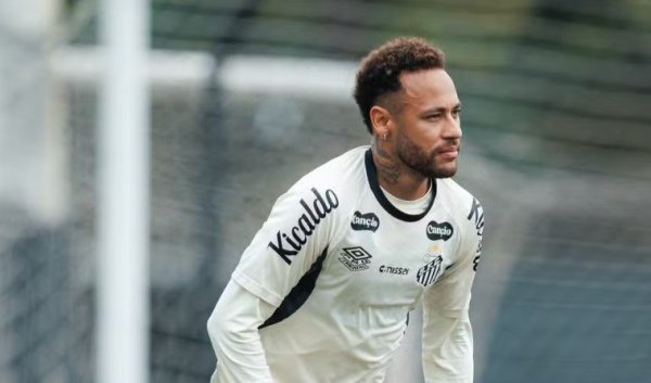 Neymar é relacionado pelo Santos e pode voltar contra o Flamengo