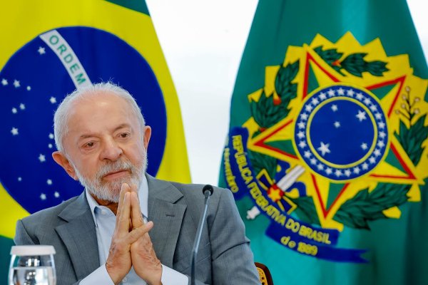 Lula participa de ato sobre cessão do CT Rei Pelé ao Santos