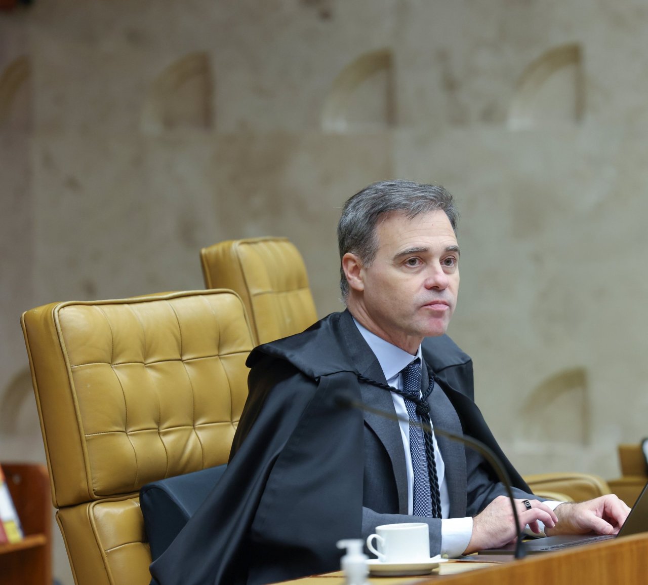 Mendonça diz ter sido alvo de tentativa de intimidação ao levar adiante dados da PF
