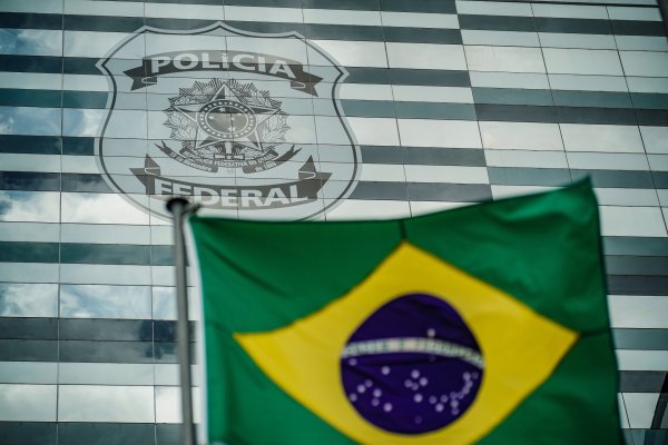 PF apreende R$ 789 mil e conduz 129 pessoas por crimes eleitorais