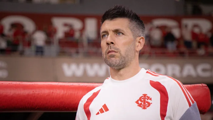 Paulo Pezzolano é demitido do comando do Internacional