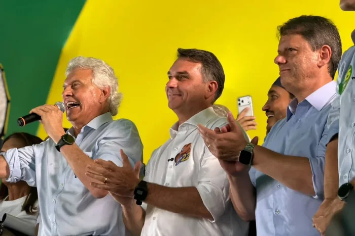 Caiado anuncia apoio a Flávio no 2º turno em evento em Goiânia