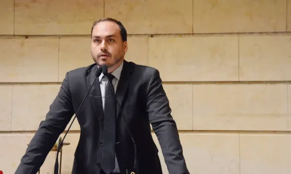Carlos Bolsonaro e Carol De Toni são eleitos para o Senado em Santa Catarina