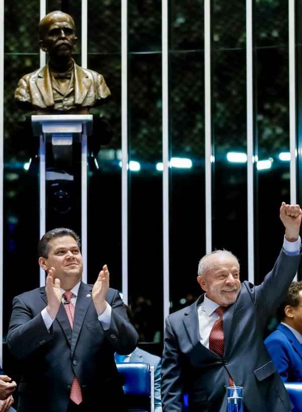 Lula chama de “bobagem” afastamento de Alcolumbre e defende divergências na democracia