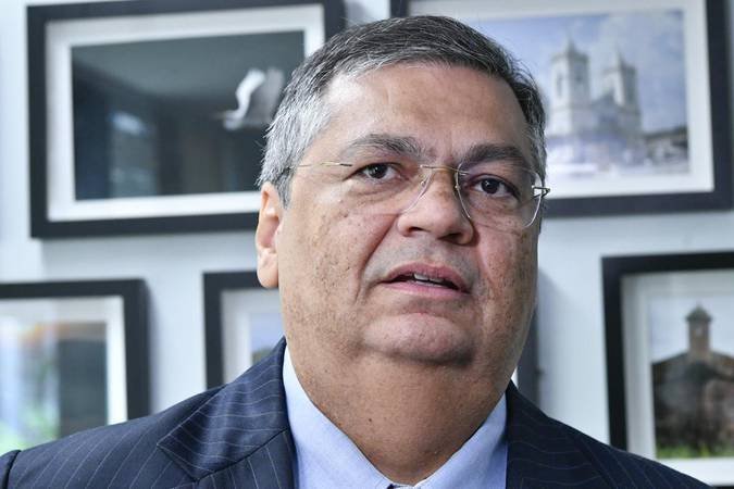 Dino envia processo a Fachin e pede análise de supostos novos elementos sobre Mendonça