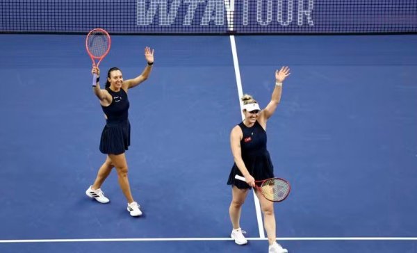 Luisa Stefani e Gabriela Dabrowski avançam à semifinal em Wuhan e chegam a sete vitórias consecutivas