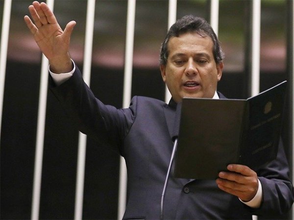 Deputado Ricardo Abrão é alvo de operação da PF que investiga suposta compra de votos