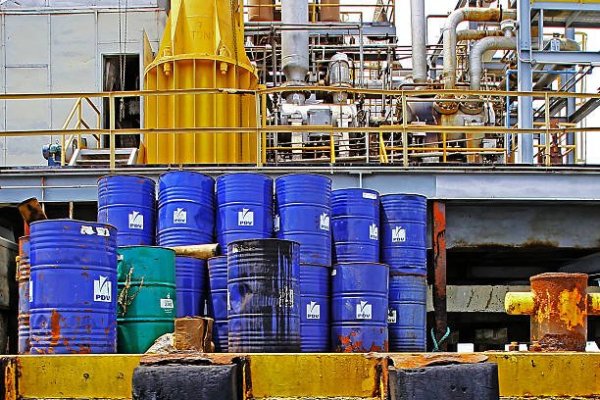 Petróleo sobe com escalada de tensões no Oriente Médio e guerra da Ucrânia