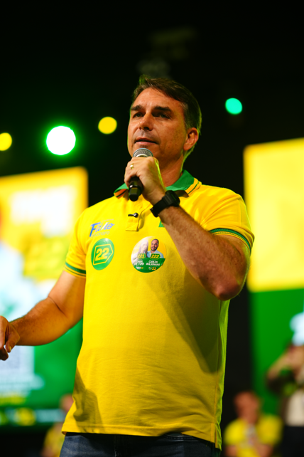 Record cancela debate presidencial após Lula e Flávio Bolsonaro anunciarem ausência