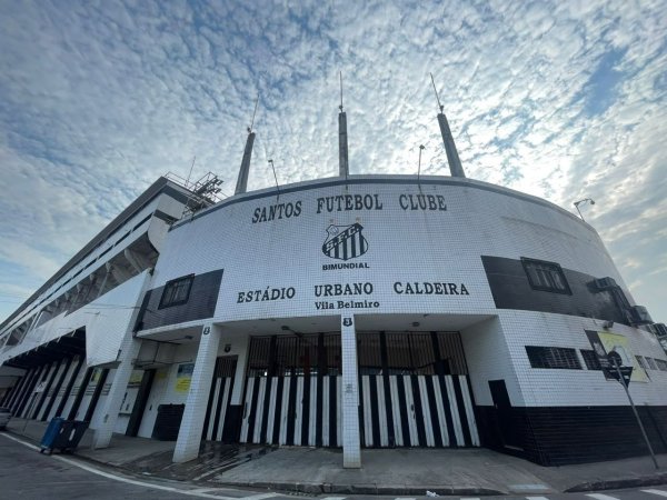 Santos reforma arquibancada da Vila Belmiro, mas mantém jogo contra o Flamengo no estádio