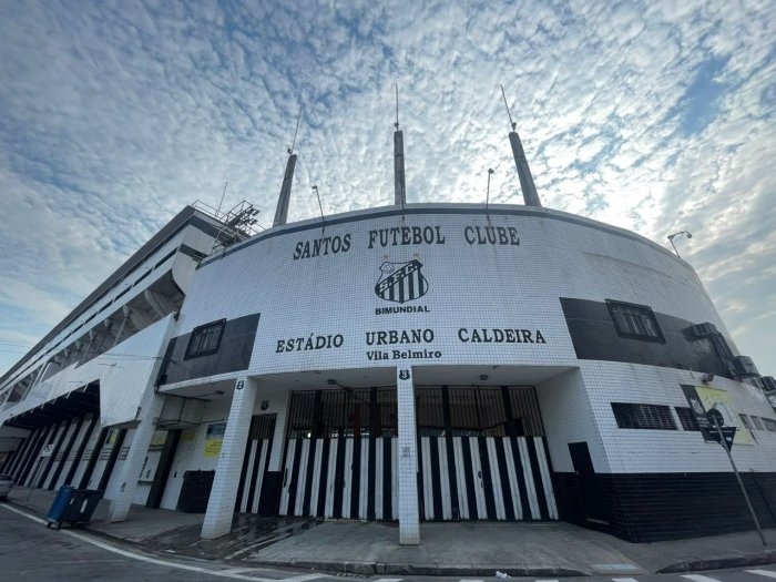 Santos reforma arquibancada da Vila Belmiro, mas mantém jogo contra o Flamengo no estádio